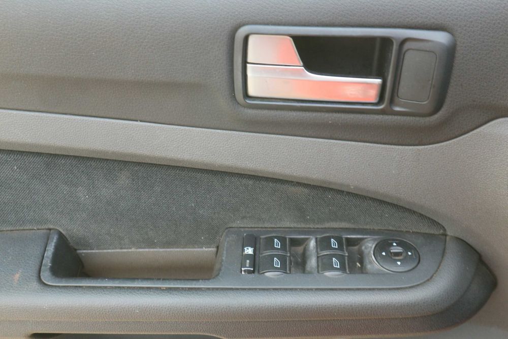 Ford Focus Mk2 1.6 GHIA 1,6 -Zarejestrowny-Klima-Multifunkcja-Tempomat