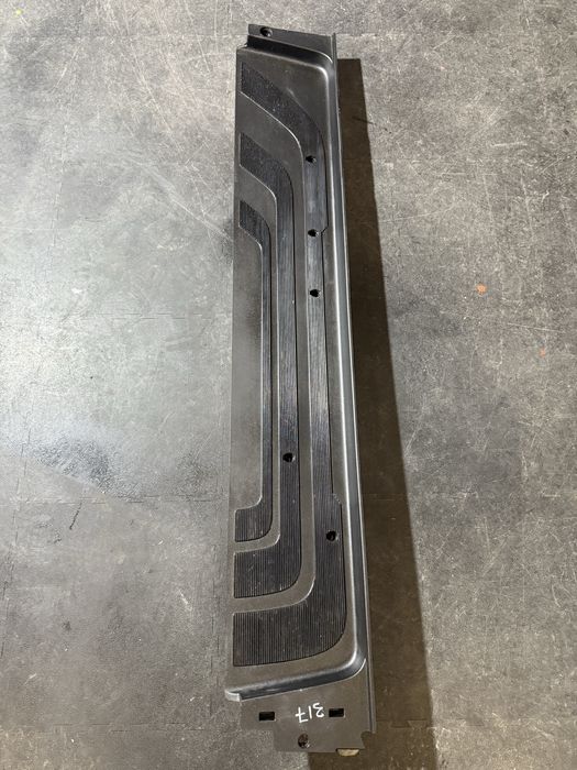 Підніжка ступенька порог бокової дверки спрінтер Sprinter W907 W910