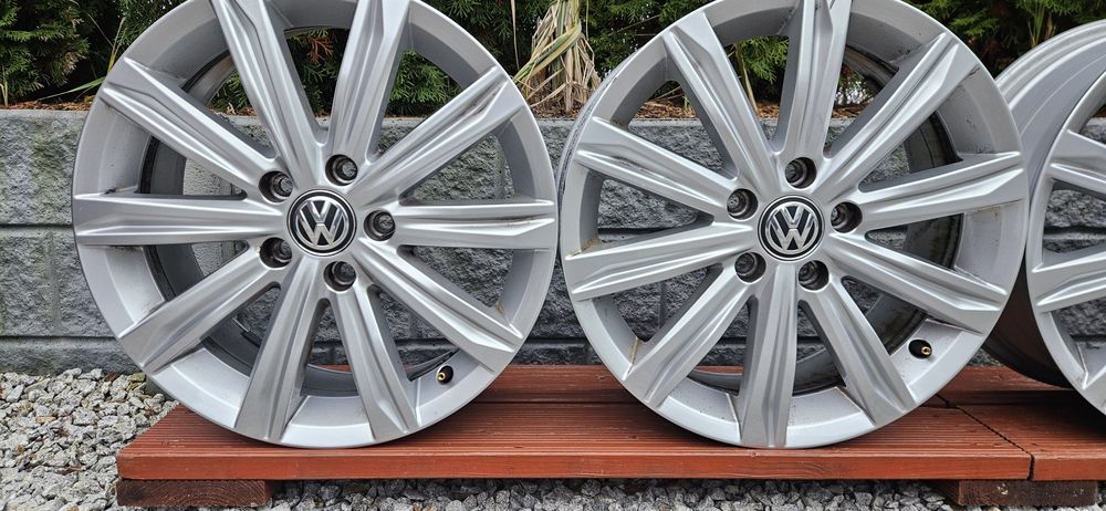 VW Touran/ Jetta/ Golf - felgi Stockholm  -  17"