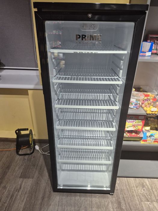 Холодильна шафа-вітрина Prime Technics PSC 1935 B.