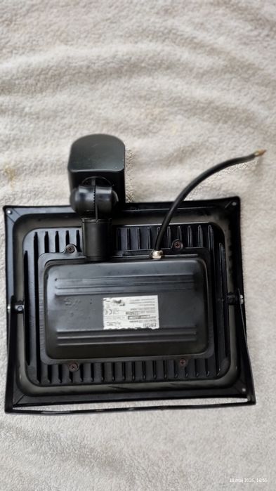 Lampa LED z czujnikiem ruchu