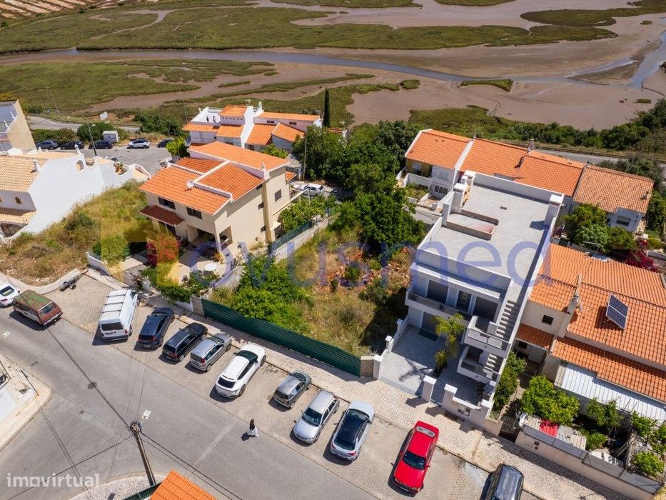 Lote de terreno para construção de 3 apartamentos em Ladeira do Vau... — Portimão, Faro