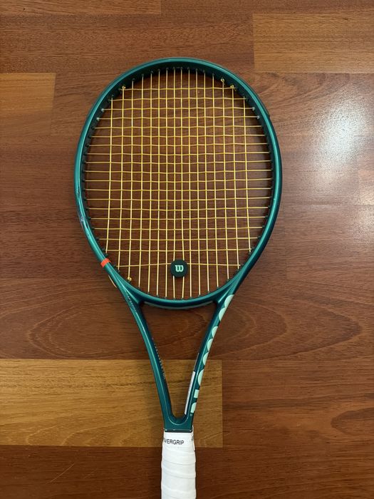 Rakiety Tenisowe Wilson Blade (5blades V9 285g 100glowa, 2grip) (1blade V10 285g, 100glowa, 3grip)