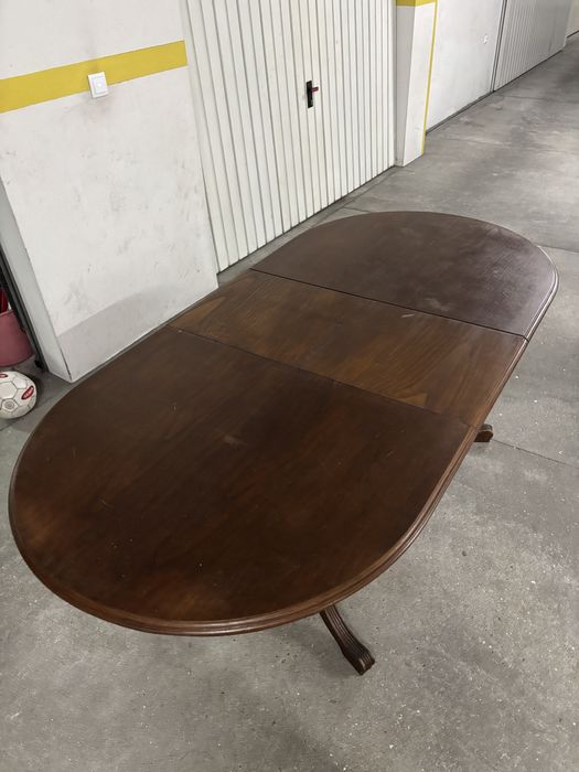 Mesa de madeira maciça extensível