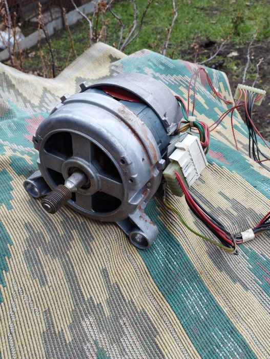 Продам  двигуни до пральної машини Індезід.