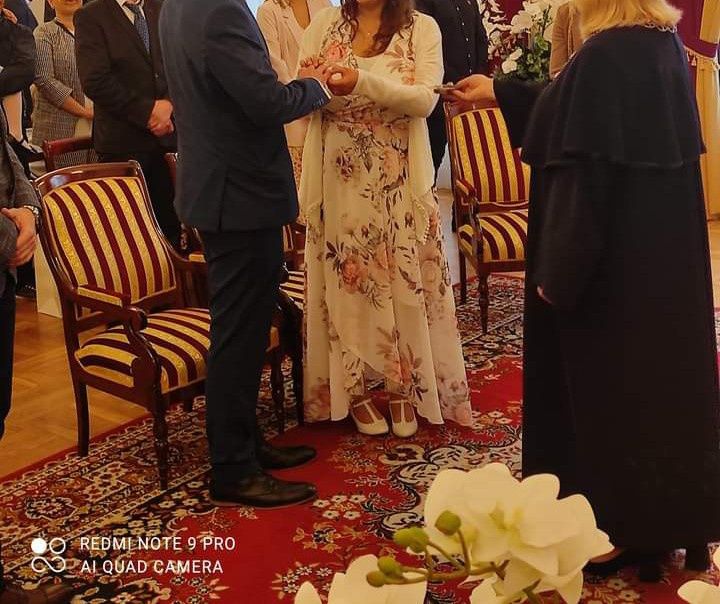 Sukienka ślub cywilny biała w róże kwiaty długa