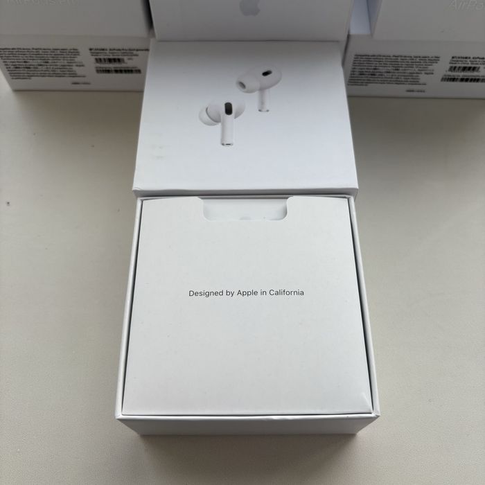 AirPods Pro 2 USB-C — нові, повний комплект
