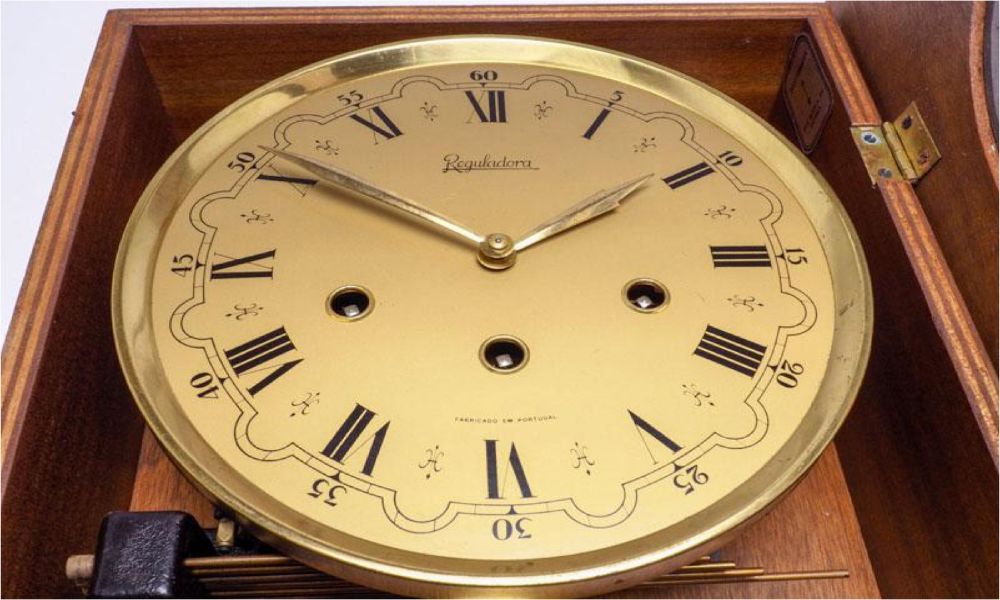 Relógio de parede REGULADORA carrilhão com 2 melodias. Ver descrição.