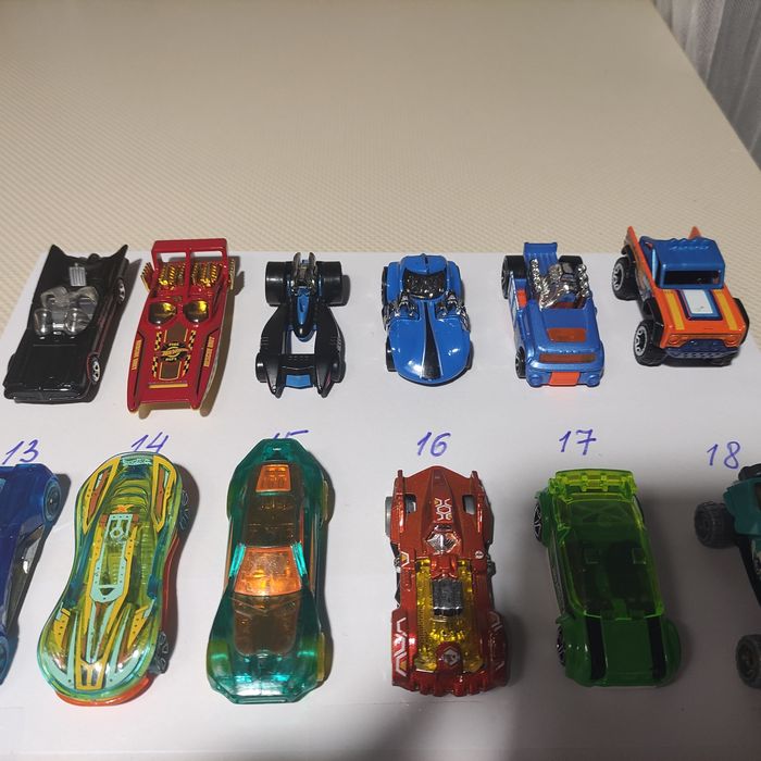 Машинки Hot wheels