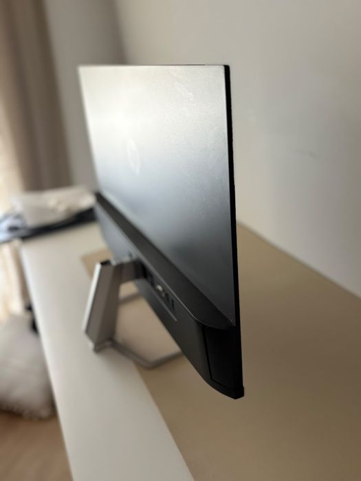 Monitor HP 27p   .