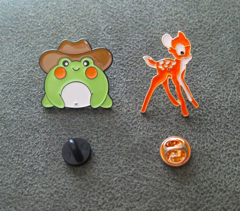 Pin Esmalte Gatos no Cesto dos Morangos NOVO