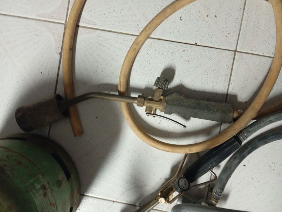 Maçaricos e garrafa gaz.