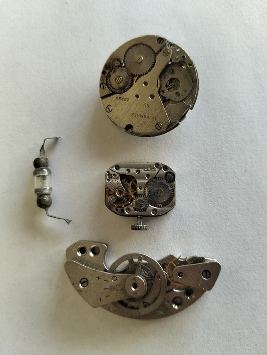 Часы наручные механические