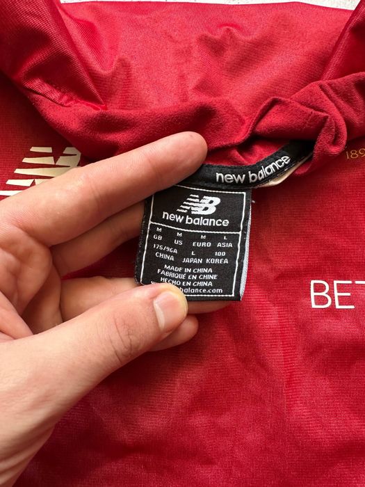 Куртка ветровка New Balance Liverpool FC оригинал Размер М