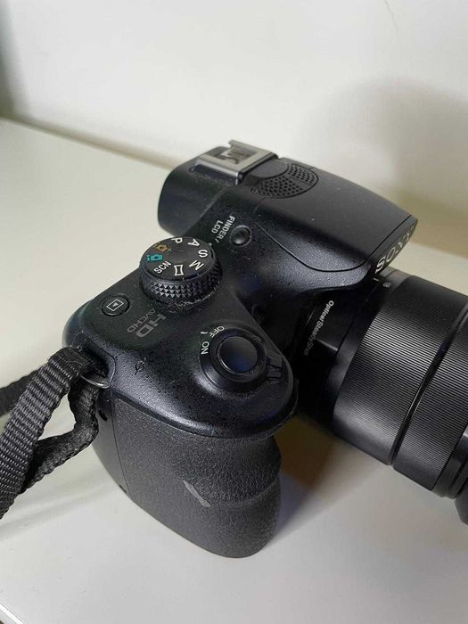 camera Sony a3000 + lente E 18-55mm f/3.5-5.6 OSS