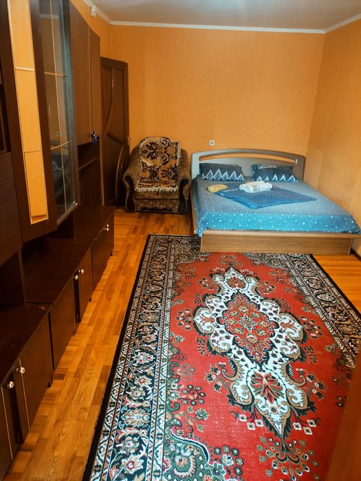 Ж\Д вокзал и Дом офицеров 1к квартира почасово и посуточно.