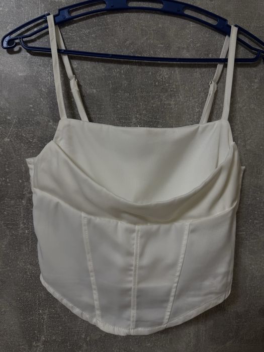 Жіночий топ на бретелях