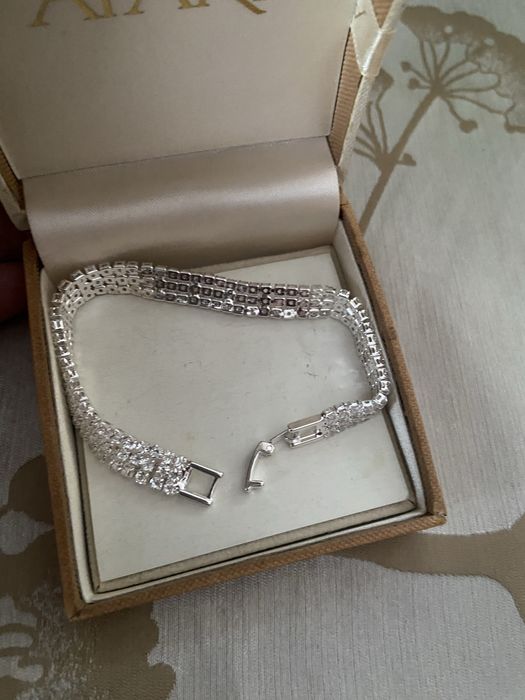 Bransoletka z blyszczącymi krysztalkami