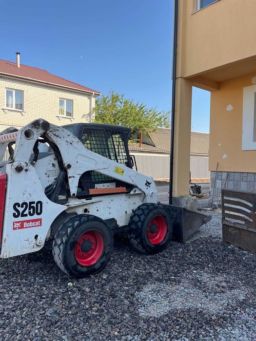 Послуги бобката, бобкет, bobcat. Гідромолот гідробур, Вилочний навантажувач