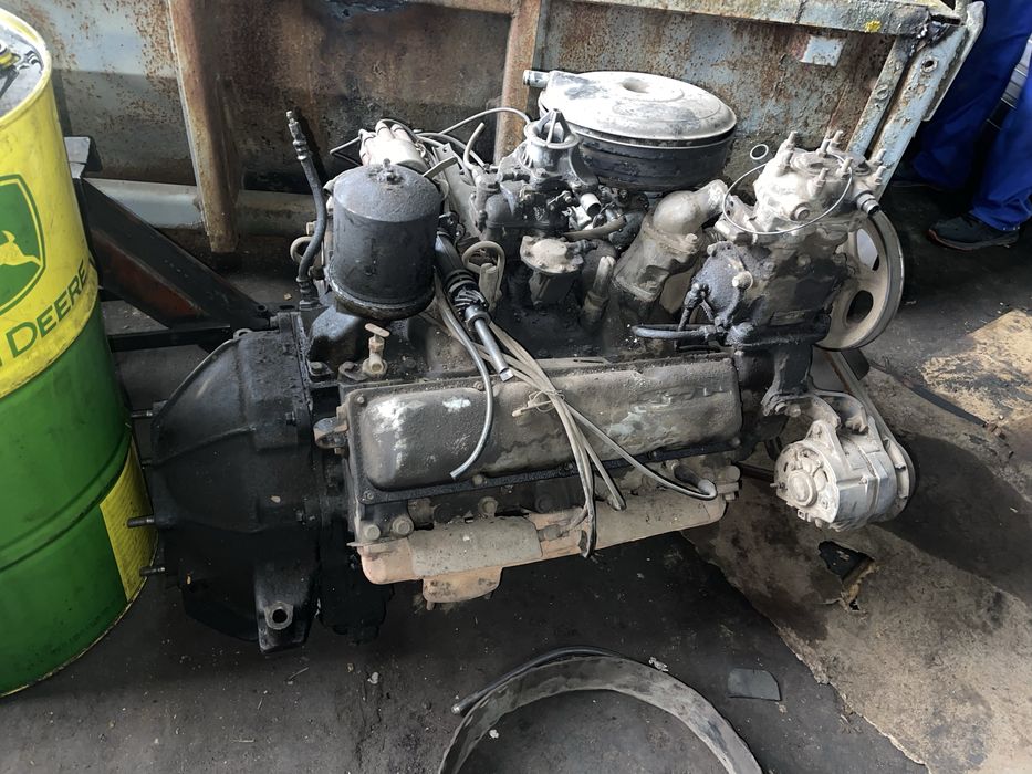 Мотор бензиновий на зіл 8 циліндровий