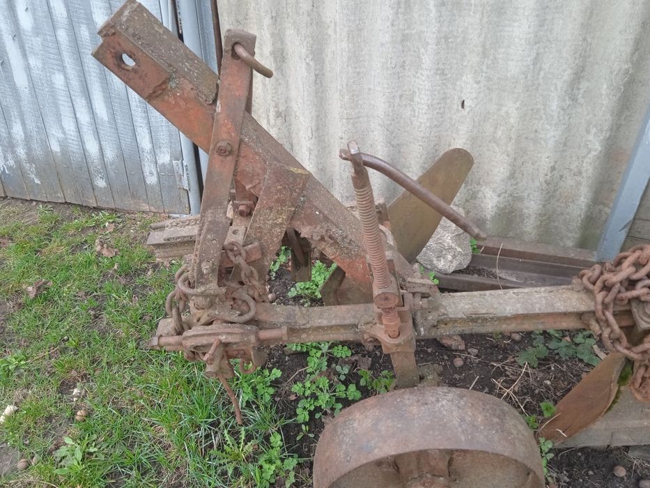 Плуг  двохкоРпусний