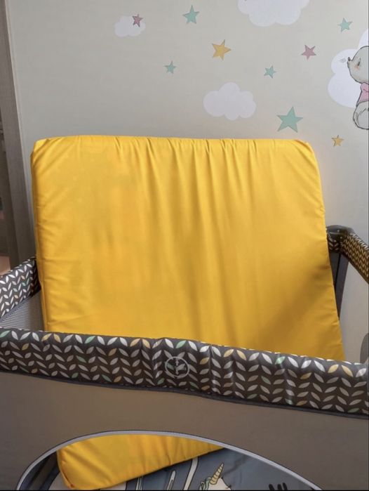 Łóżeczko turystyczne Lionel, z materacem dosatkowym stan idealny