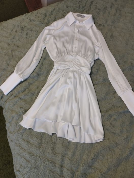 Плаття CHER 


---

Біло