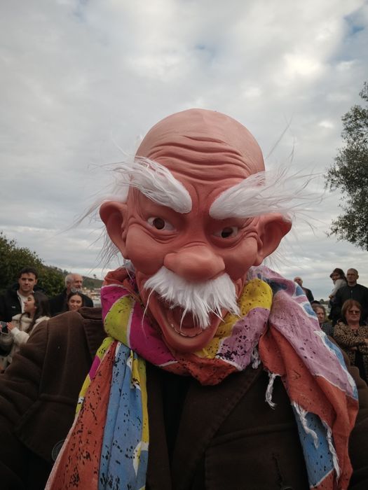 Máscara avô sorridente