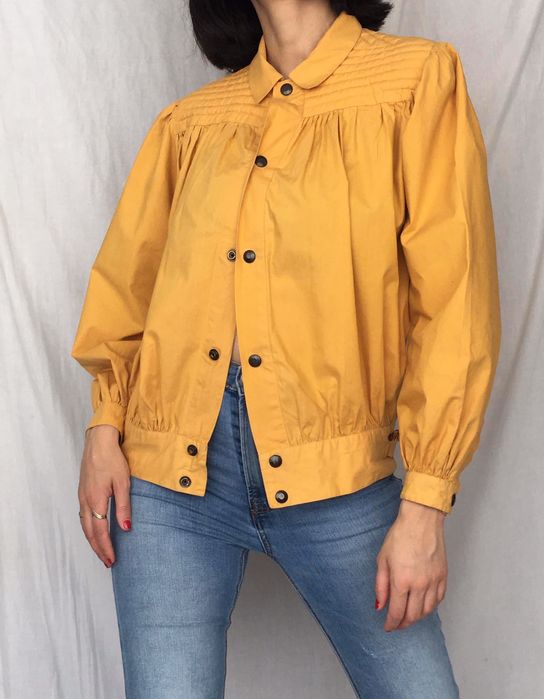 Blusão amarelo torrado