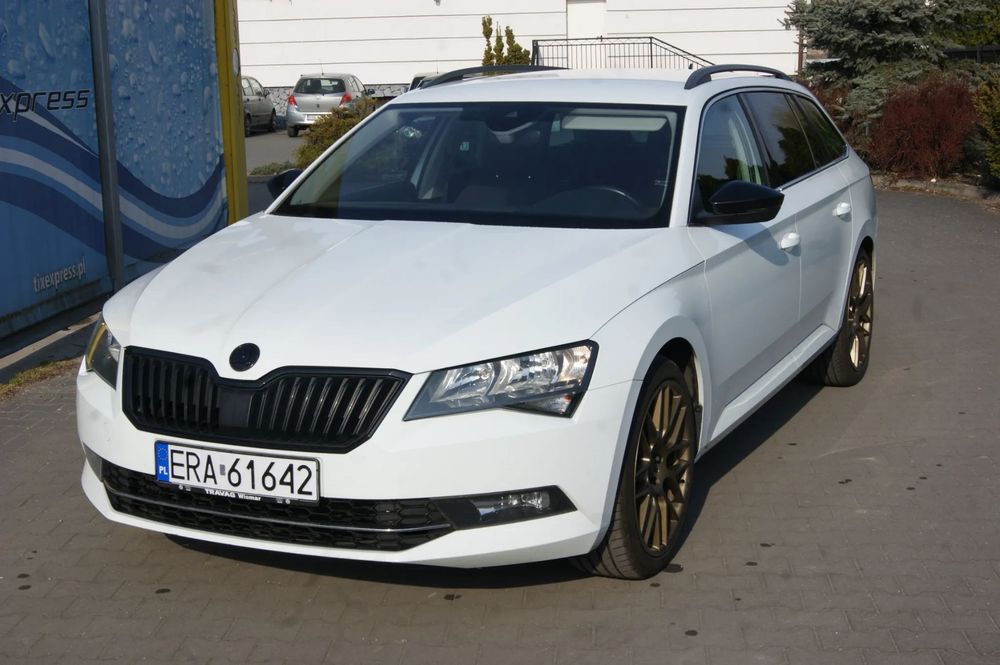 Skoda Superb nawigacja tempomat hak