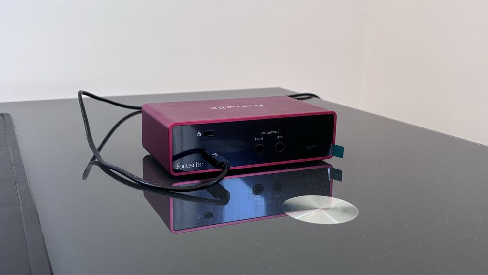 Focusrite Scarlett Solo 3rd Gen + Auscultadores Superlux - Novos