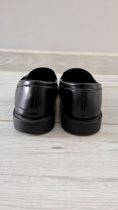 Czarne loafersy mokasyny z ozdobną klamrą Seastar 37