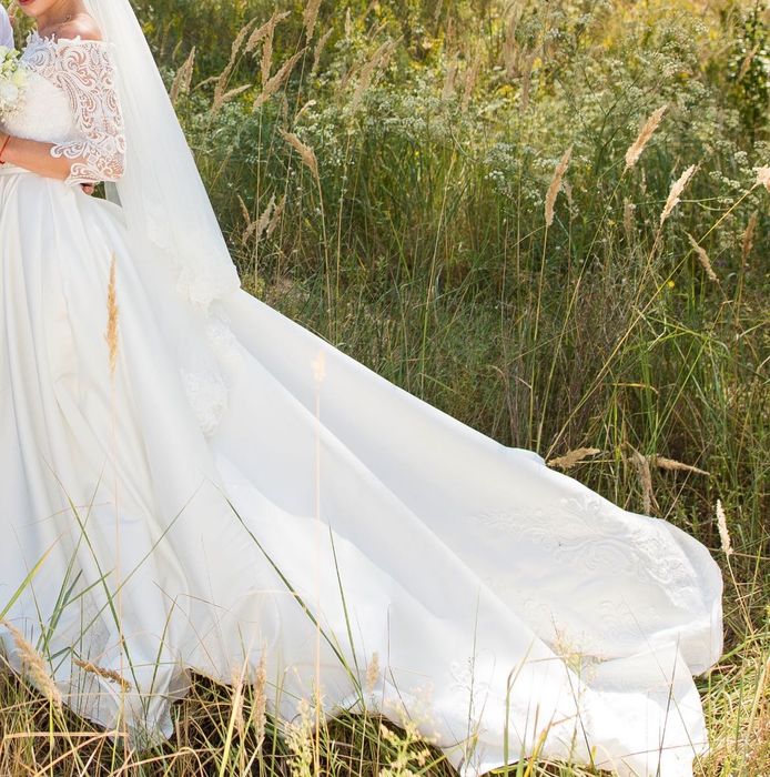 Продам весільну сукню