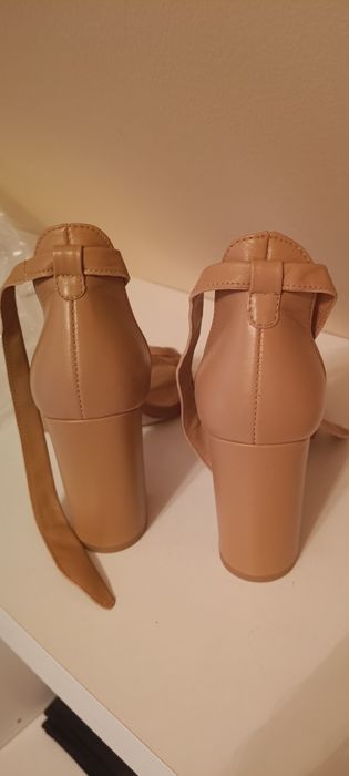 Sandały skórzane nowe