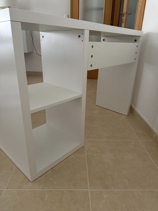 Secretária branca Kallax Ikea 111x37x39cm