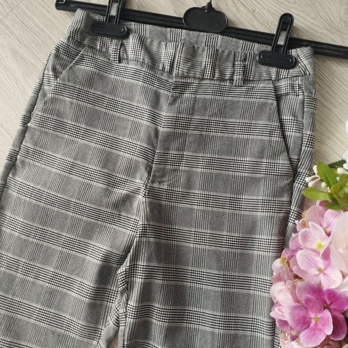 Stradivarius spodnie w kratkę XXS (32) – eleganckie i stylowe