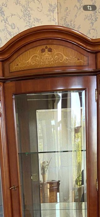 Буфет и угловая витрина с маркетри