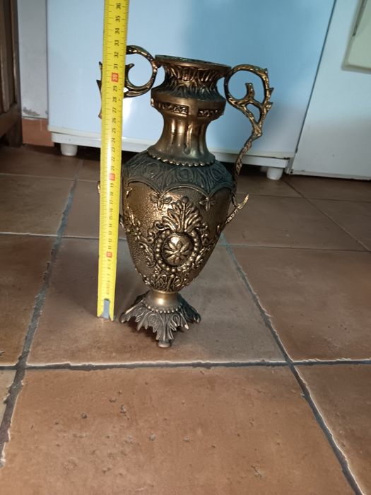 Jarra trabalhada em bronze64310001302145121
