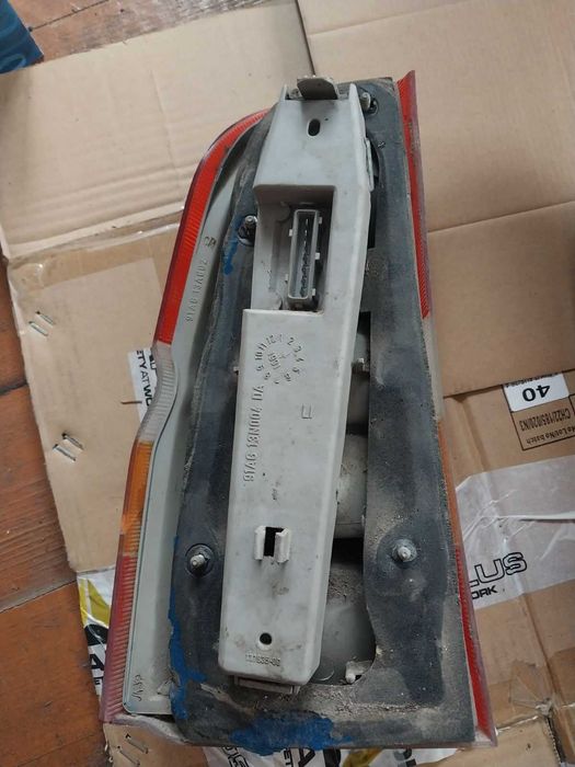 Продам задні ліхтарі на форд ескорт