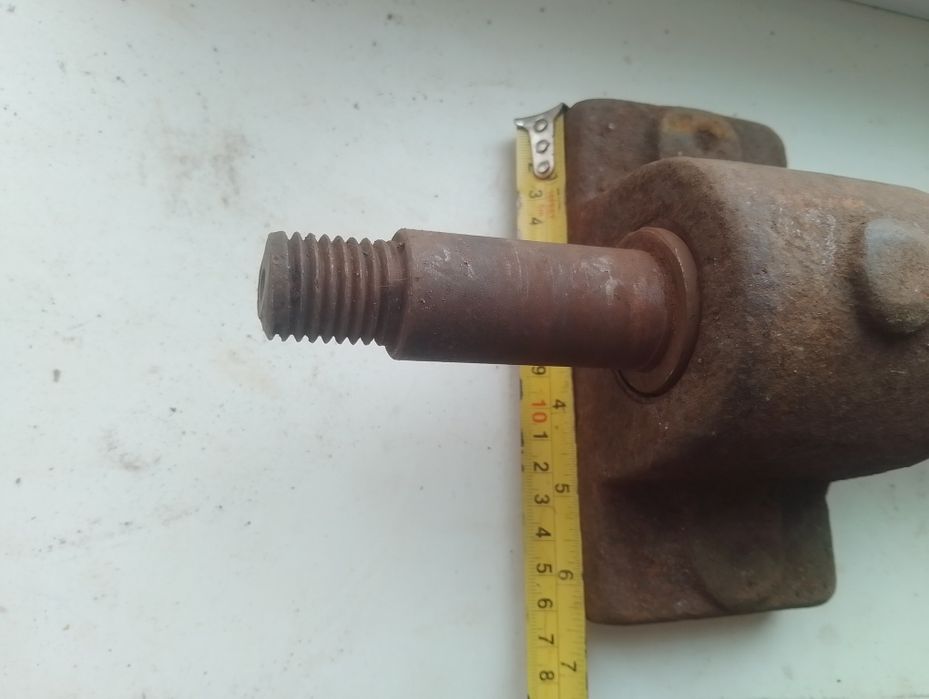 Продам винт опора