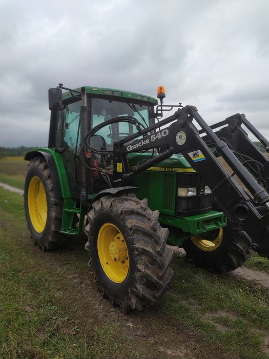 Трактор John Deere 6200