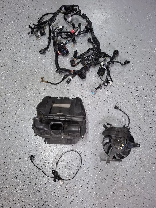 Yamaha MT09 SP instalacja wiązka airbox czujnik abs