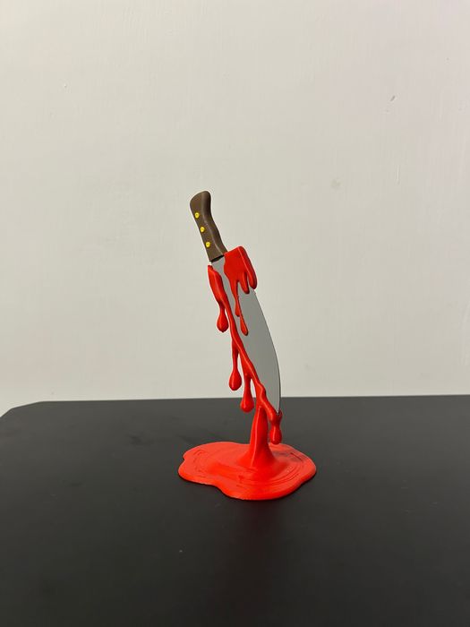 Левітуючий ніж” 3D друк (підставка з ефектом крові)