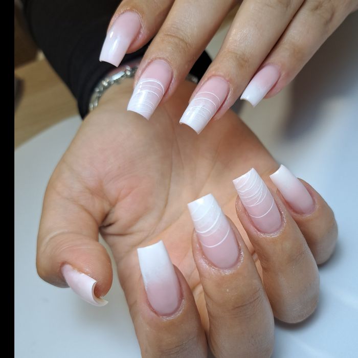 Unhas de gelinho pestanas e depilacao a laser.