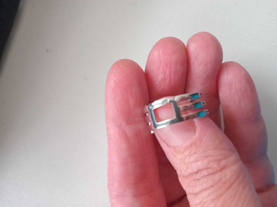 Продам новое серебрянное кольцо Ирида-В