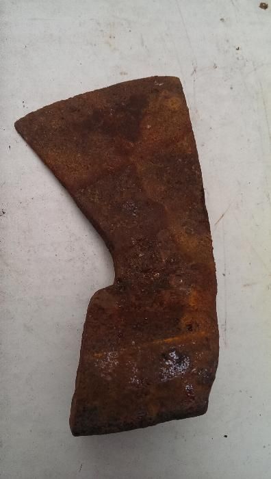 топор старинный..