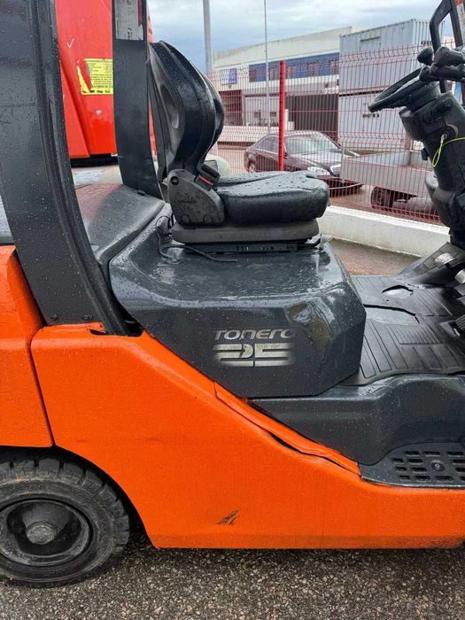Empilhador Diesel Toyota TONERO25 (usado)