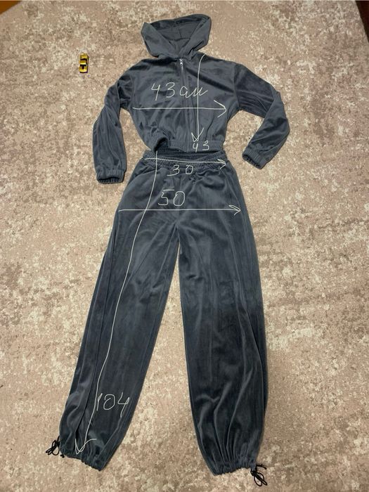 Костюм з дуже якісного вілюру