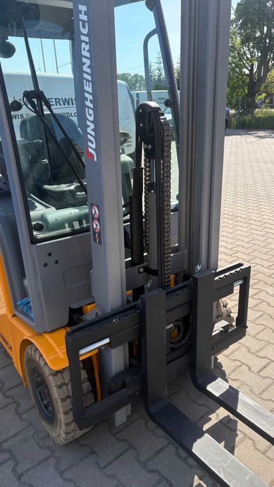 Elektryczny czołowy wózek widłowy Jungheinrich EFG213