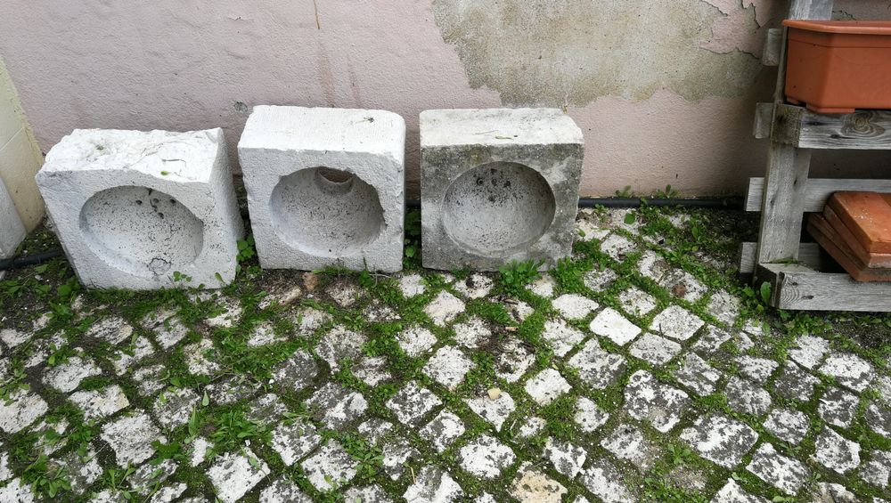 Pias em  granito